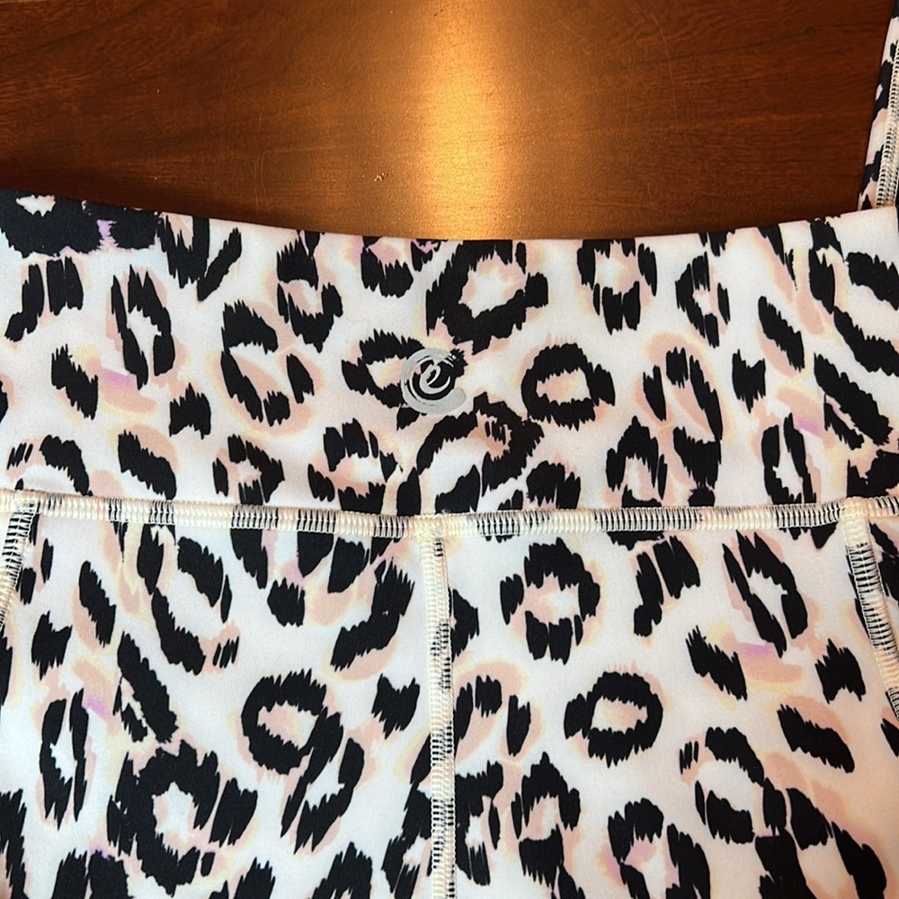 New Johnny Was Calme Endurance High Waist Legging Pockets 7/8 Cheetah Size Small - Picture 6 of 10